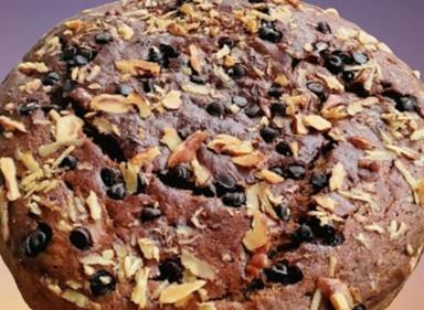 Round Shape Fresh Chocolate Cake With Dry Fruits And Choco Chips Topping Fat Contains (%): 24 Percentage ( % )