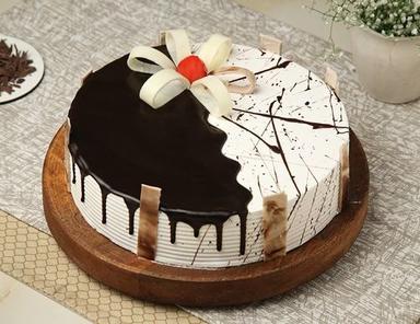 1 Kg Delicious Eggless Chocolate Vanilla Cakes For Birthday, Anniversary, Wedding Fat Contains (%): 10 Percentage ( % )