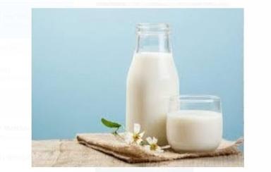  सफेद 100% प्राकृतिक मूल शुद्ध और ताजा भैंस का दूध, 1 लीटर पैक आयु समूह: बच्चे 