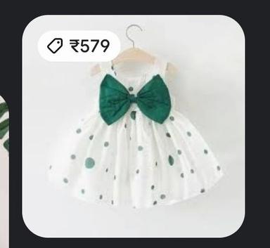  लड़कियों के लिए पार्टी वियर स्लीवलेस सफ़ेद और हरे रंग की बोनॉट डॉट प्रिंट ड्रेस एज ग्रुप: बच्चे