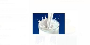 कैल्शियम का अच्छा स्रोत प्राकृतिक ताजा समृद्ध स्वाद स्वस्थ सफेद शुद्ध गाय का दूध आयु समूह: वयस्क