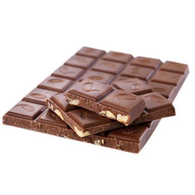 स्वस्थ स्वाद प्राकृतिक सामग्री से बना स्वादिष्ट स्क्वायर शेप ब्राउन होममेड मिल्क चॉकलेट सामग्री: कोको बीन्स