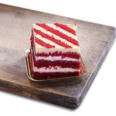 केक हाइजीनिक रूप से संसाधित मुंह में पानी लाने वाला स्वाद और स्वादिष्ट लाल मखमली पेस्ट्री