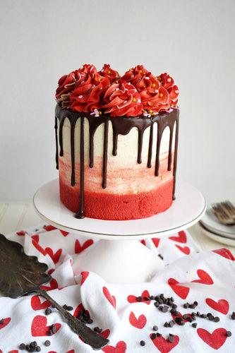 रिच फ्लेवर स्वादिष्ट मीठा स्वादिष्ट लाल मखमली केक वसा में शामिल हैं (%): 33 ग्राम (G) 