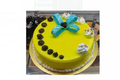 Round Fresh Yellow Mango Flavor Cream Cake, Packaging Size 1 Kg Fat Contains (%): 0.3 Grams (G)