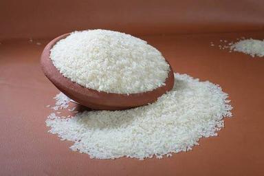 100% Pure Natural Highly Nutrient Enriched Medium-Grain White Ponni Rice Broken (%): 1