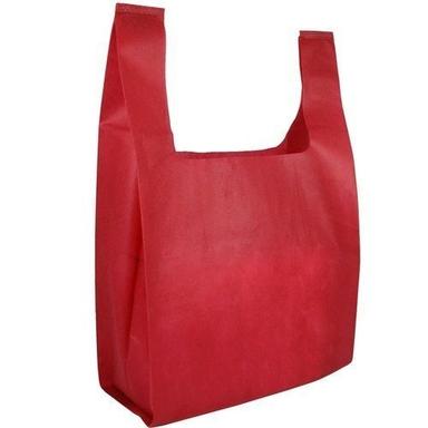 किराने के सामान और दैनिक जरूरतों के लिए यू कट नॉन वोवन प्लेन रेड प्लास्टिक कैरी बैग