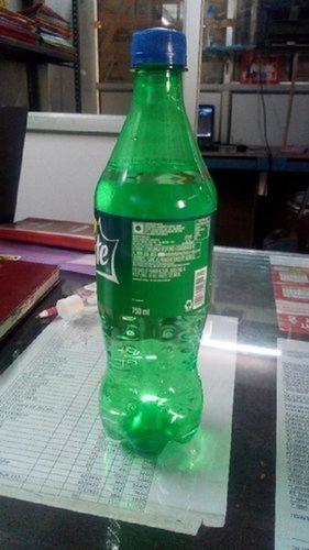  मीठे स्वादिष्ट स्वादिष्ट स्वादिष्ट स्वाद के साथ क्लासिक स्प्राइट कोल्ड ड्रिंक की छवि को ताज़ा करना: प्लास्टिक की बोतल 