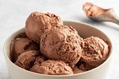 स्वादिष्ट और मुंह में पिघलने वाला मीठा प्राकृतिक स्वाद वाला चॉकलेट प्रीमियम आइसक्रीम आयु समूह: वृद्ध-वृद्ध 
