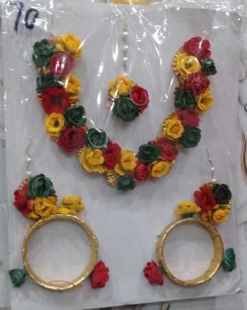 Decorative Multicolour Artificial Flower Haldi Tika Necklace Set For Casual Wear Gender: Women