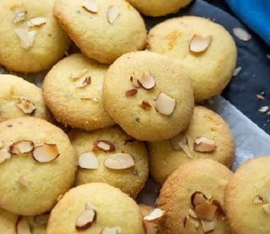 Brown Round Delicious Crispy And Crunchy Sweet Nankhatai Bakery Biscuit Fat Content (%): 8 Percentage ( % )
