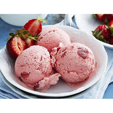  मुंह में पानी लाने वाला स्वादिष्ट स्वाद मीठा स्वच्छता से तैयार स्ट्राबेरी फ्रूट आइसक्रीम आयु समूह: बच्चे