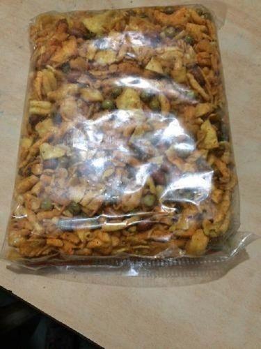 Crispy Mouthwatering Tasty Bit Spicy Hygienically Packed Navratan Mixture Namkeen  Size: Regular