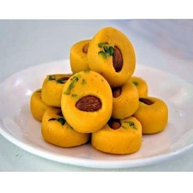 1 किलो मीठा और स्वादिष्ट स्वादिष्ट गोल आकार का पीला सूखा फल केसर पेड़ा कार्बोहाइड्रेट: 9 ग्राम (जी) 