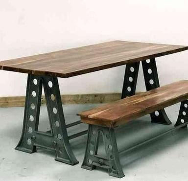 Termite Resistant Easy To Clean Wooden Restaurant Dining Table