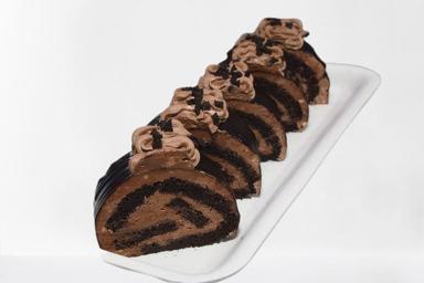 100 Percent Fresh Sweet Chocolate Flavored Eggless Swiss Roll Pastry