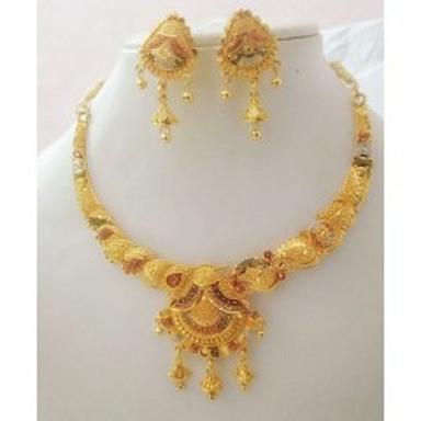 Golden Skin Friendly Light Weight And Beautiful Stylish Gold Imitation Jewelry With Earrings Set