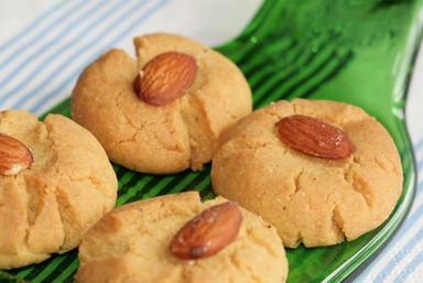Low-Fat Rich Sweet Tasty Round Natural Ingredients Delicious Badam Nankhatai Biscuit
