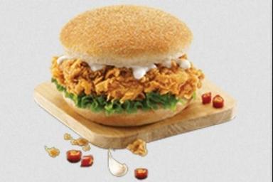 Healthy Flavour Delicious Made With Natural Ingredients Tasty Chicken Zinger Burger Packaging: Box