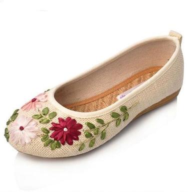 Brown Casual Wear Lightweight Slip Resistant Cotton And Eva Slip-On Flat Shoes For Ladies