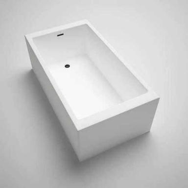White Acrylic Bathtub For Bathing In Rectangular Shape And Plain Pattern