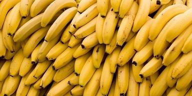 Black Commonly Cultivated Sweet And Fresh Riped Banana Fruit For Breakfast And Shake