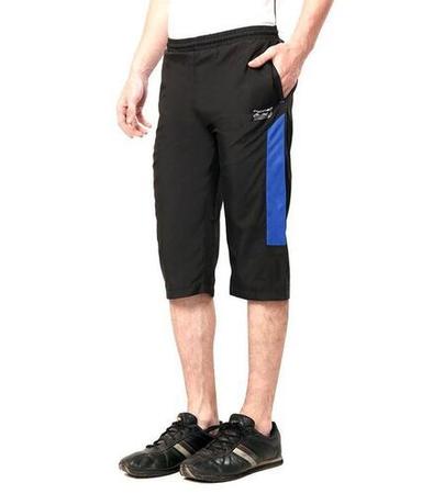  पुरुषों के लिए काली आरामदायक स्ट्रेचेबल घुटने की लंबाई वाली रेगुलर फिट कॉटन कैप्री 