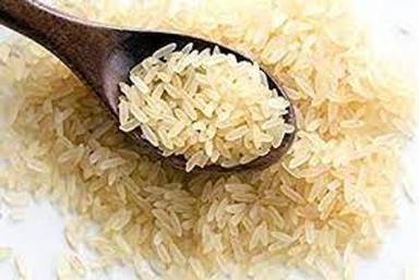 सामान्य मध्यम अनाज सामान्य रूप से उगाए जाने वाले सूखे भूरे ठोस भूरे रंग के हल्के उबले चावल 