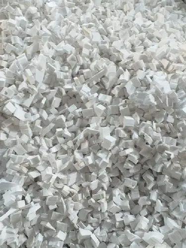 Different Available Light Weight Plain White 10Mm Normal Eps Thermocol Chips For Packaging Use