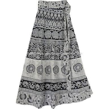 Casual Wear Ladies Black And White Printed Long Skirt Power Source: Electricity