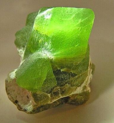 Bright Green Color Olivine Stone