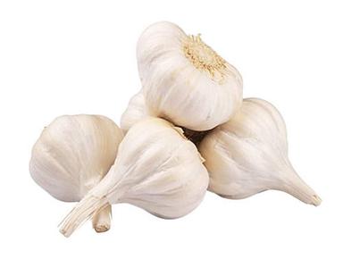 Raw Fresh Garlic With 1 Months Shelf Life  Moisture (%): 64.37%