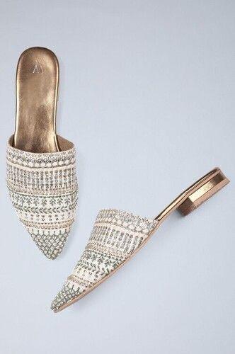 Nice Grip And Shiny Look Ladies Sandal