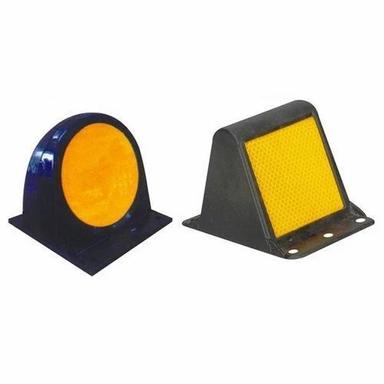 Floor Mounted Solid Plastic Body Roadway Safety Median Marker