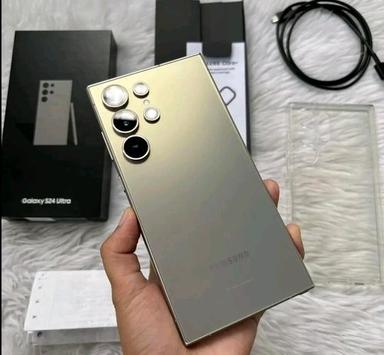 17.25cm Flat Display Samsung Galaxy S24 Ultra 5G Phone