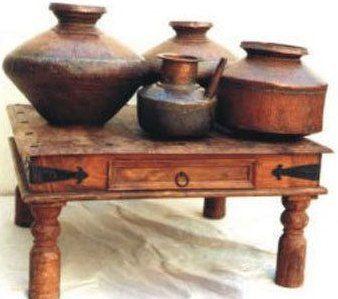  पॉलिश किए गए हस्तनिर्मित प्राचीन लकड़ी के टेबल