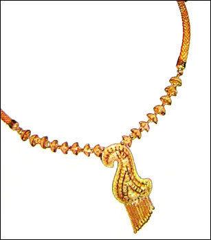 Traditional Design Gold Necklace Set