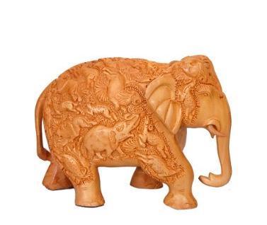  लकड़ी पर नक्काशी वाला हाथी 