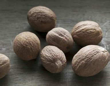 Natural Dried Nutmeg