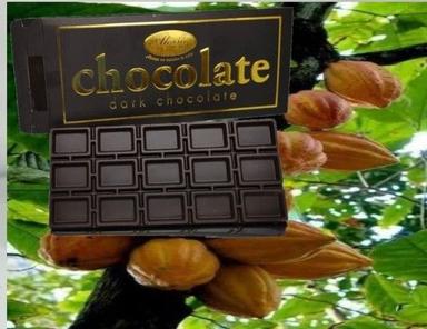 कोको, वेजिटेबल फैट और स्वीटनर के संयोजन में खाने के लिए तैयार, मीठा स्वाद वाली डार्क चॉकलेट सामग्री: कोको 
