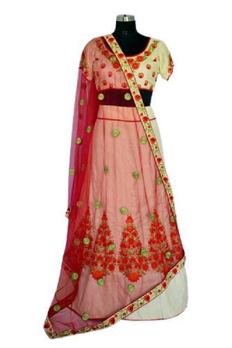 Ladies Embroidered Chiffon Short Sleeve Round Neck Wedding Wear Lehenga With Dupatta Application: Commercial