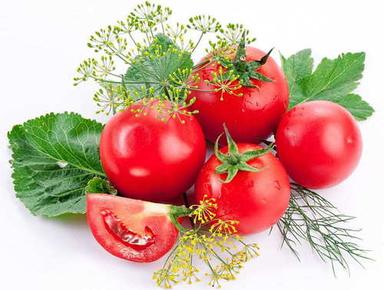 100% Pure And Organic Fresh Red Tomato, Rich In Folate, Vitamin C, And Potassium