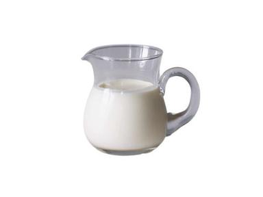 Healthy And Nutritious Rich In Vitamins White Fresh Cow Milk Age Group: Adults